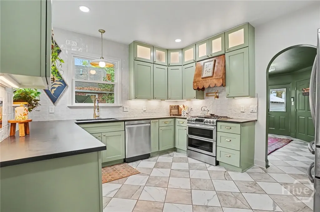 628 E 57th Street Savannah GA 31405