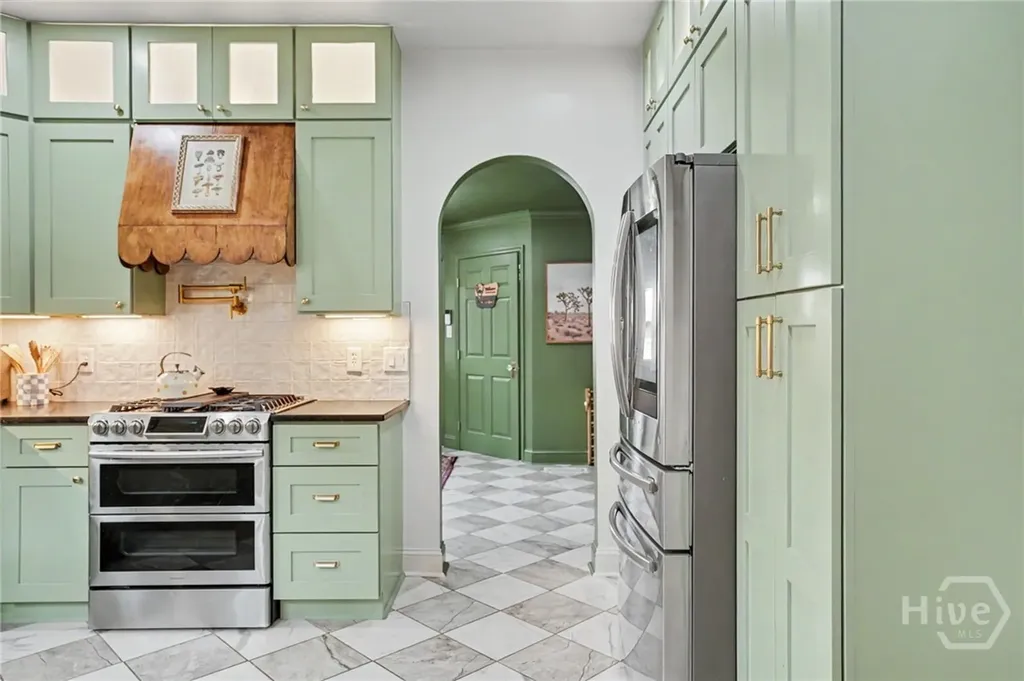 628 E 57th Street Savannah GA 31405