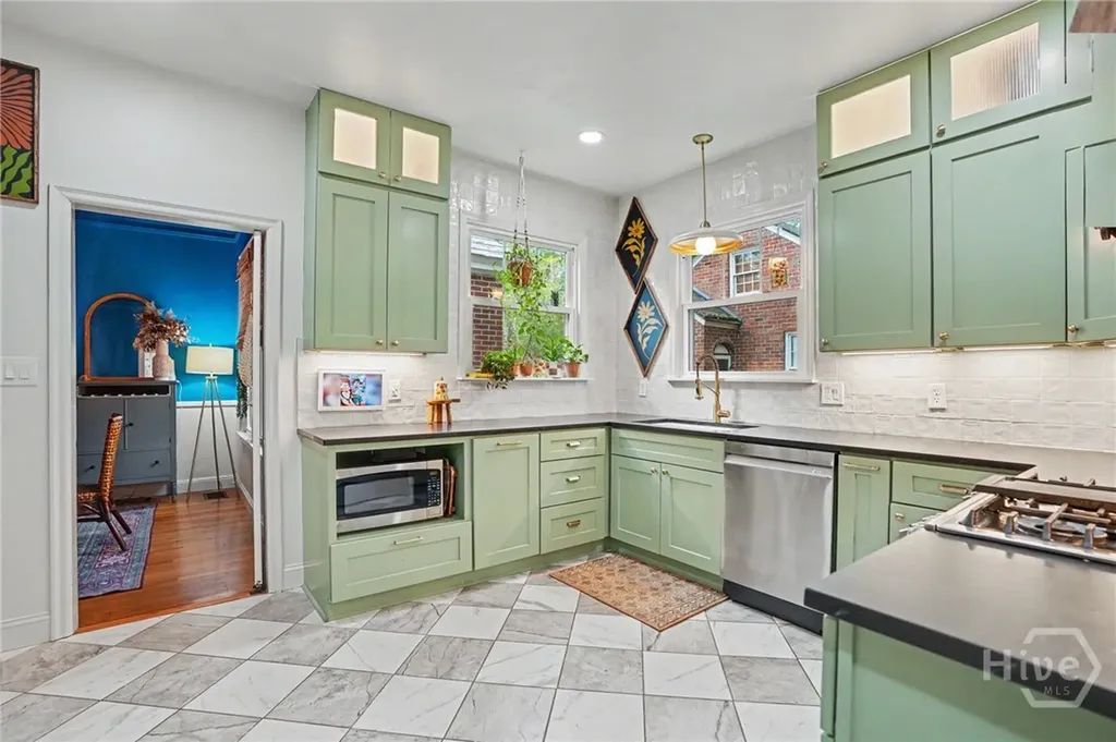 628 E 57th Street Savannah GA 31405