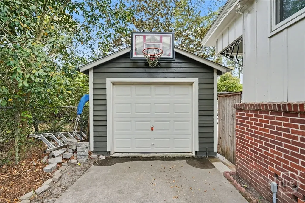 628 E 57th Street Savannah GA 31405