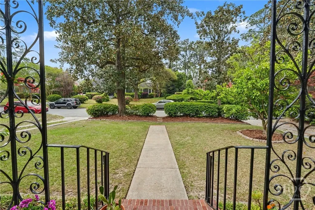 628 E 57th Street Savannah GA 31405