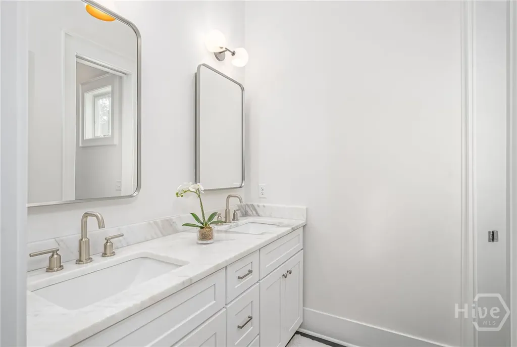 218 W 43rd Street Savannah GA 31401