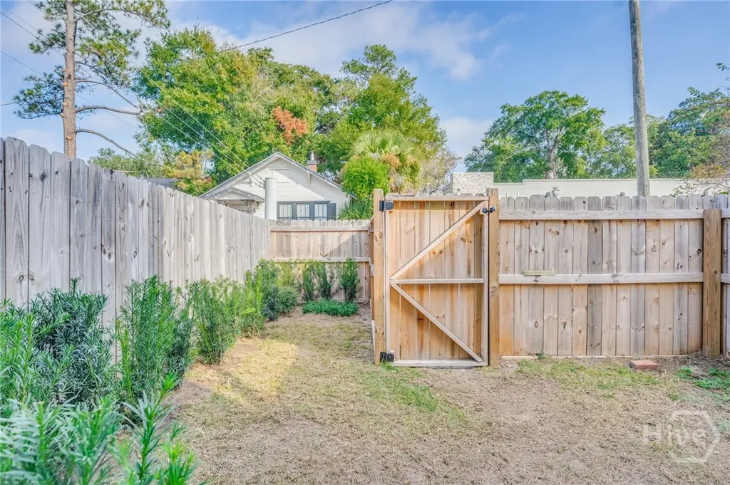 218 W 43rd Street Savannah GA 31401