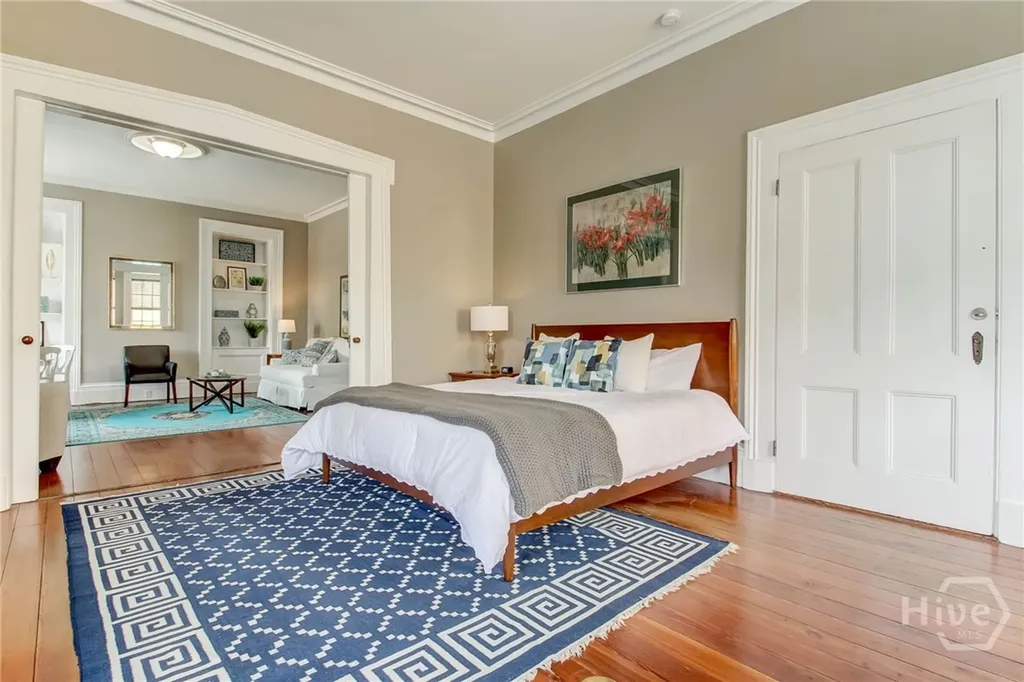 25 E York Savannah GA 31401