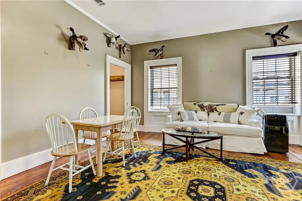25 E York Savannah GA 31401