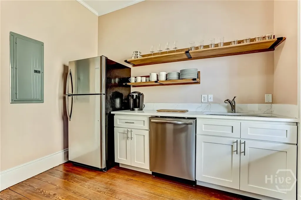 25 E York Savannah GA 31401