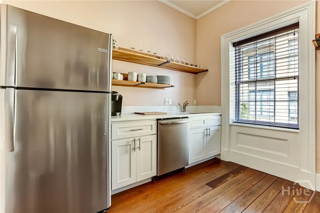 25 E York Savannah GA 31401