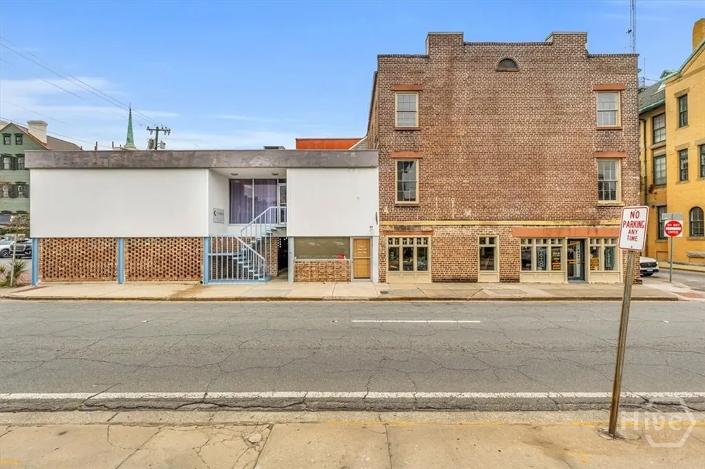 25 E York Savannah GA 31401