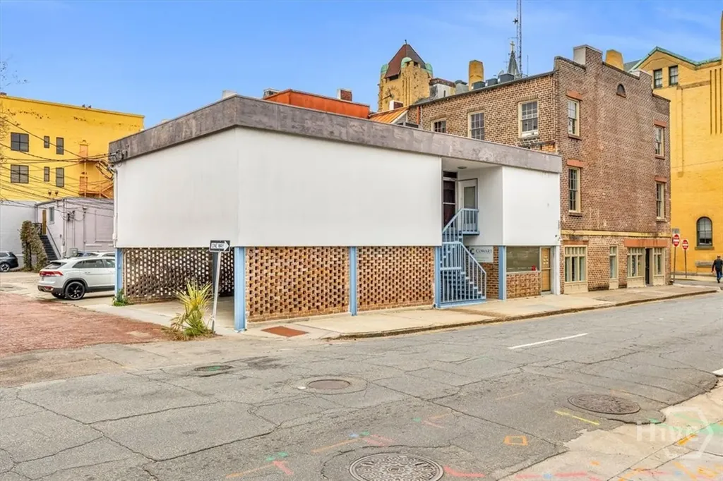 25 E York Savannah GA 31401