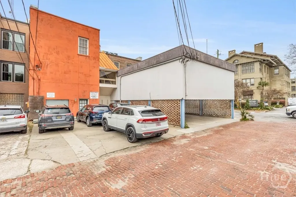 25 E York Savannah GA 31401