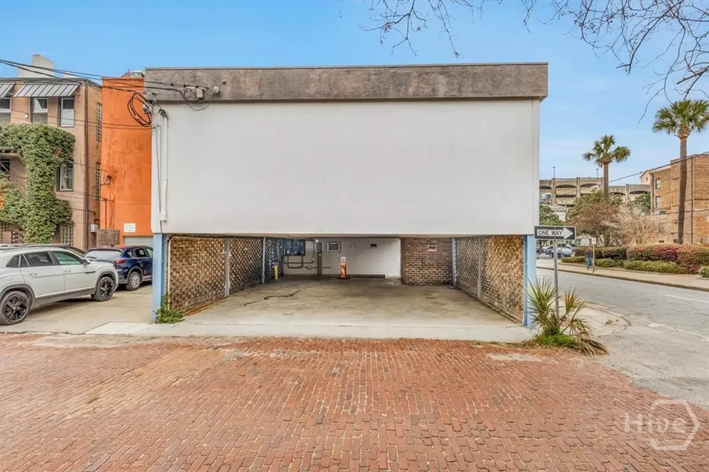 25 E York Savannah GA 31401
