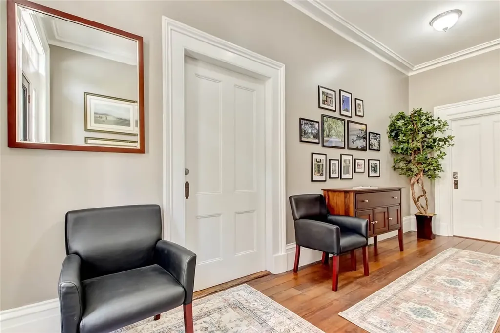 25 E York Savannah GA 31401