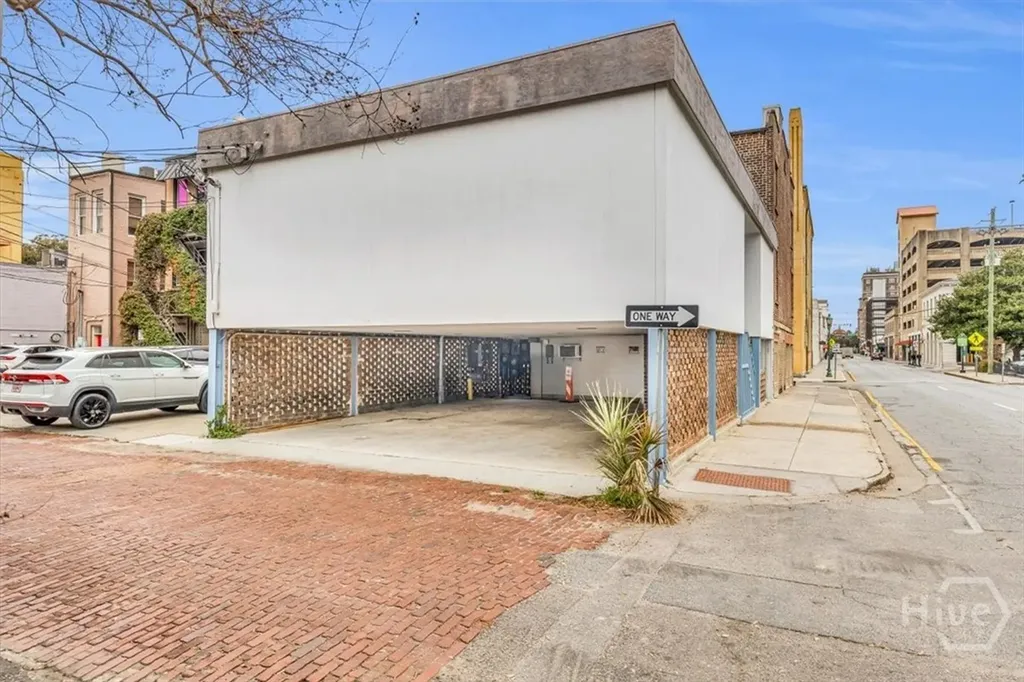 25 E York Savannah GA 31401