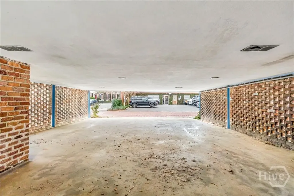 25 E York Savannah GA 31401