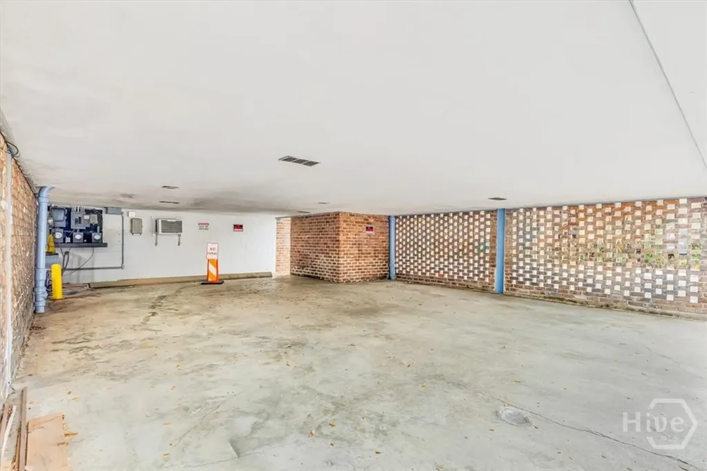 25 E York Savannah GA 31401