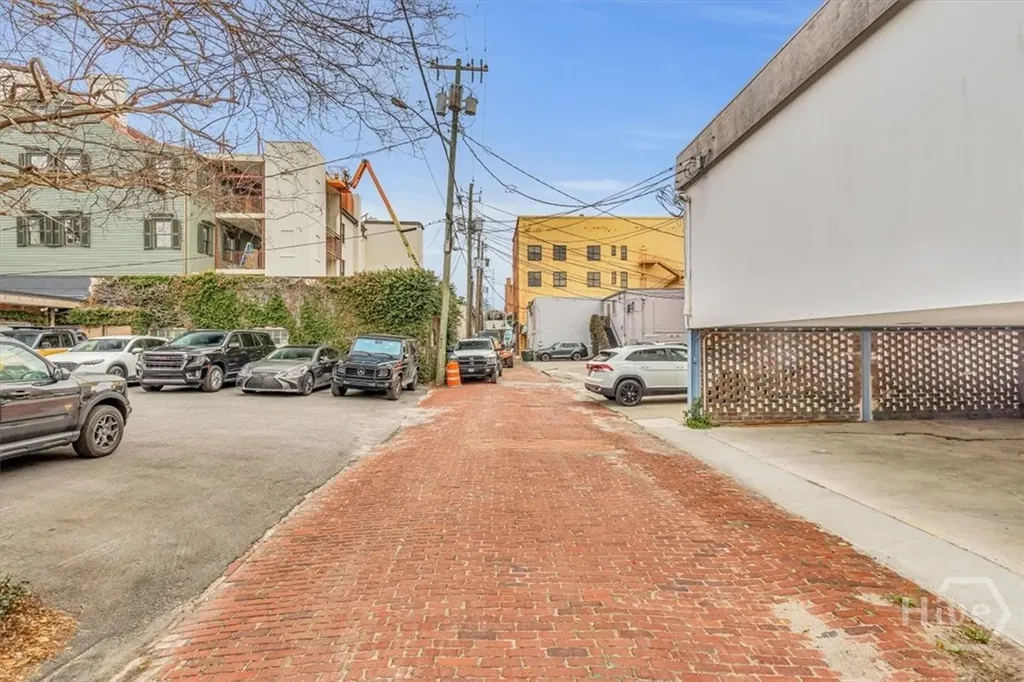 25 E York Savannah GA 31401