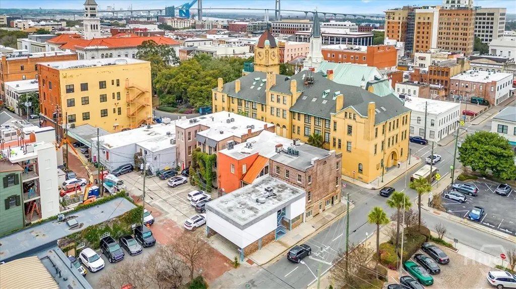 25 E York Savannah GA 31401