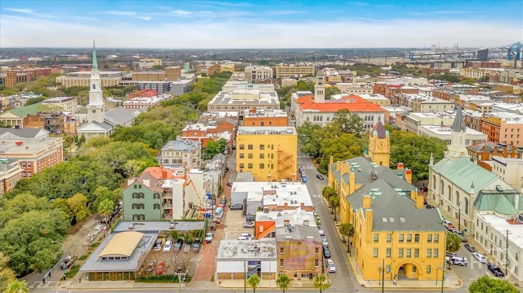 25 E York Savannah GA 31401