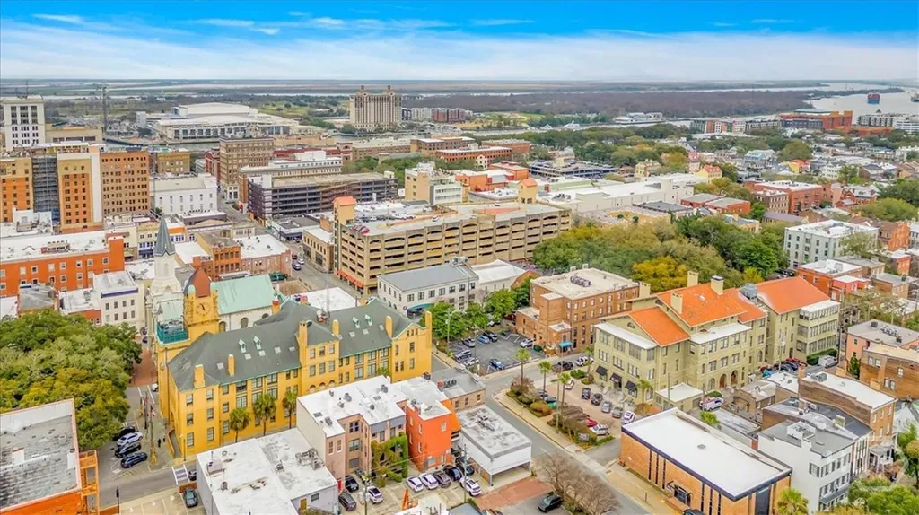 25 E York Savannah GA 31401