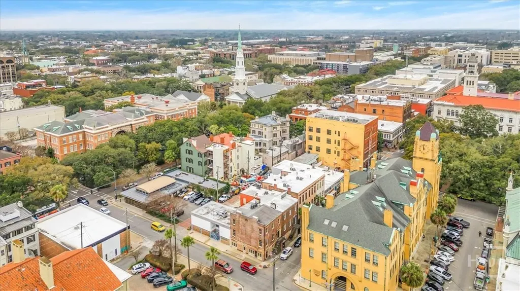 25 E York Savannah GA 31401