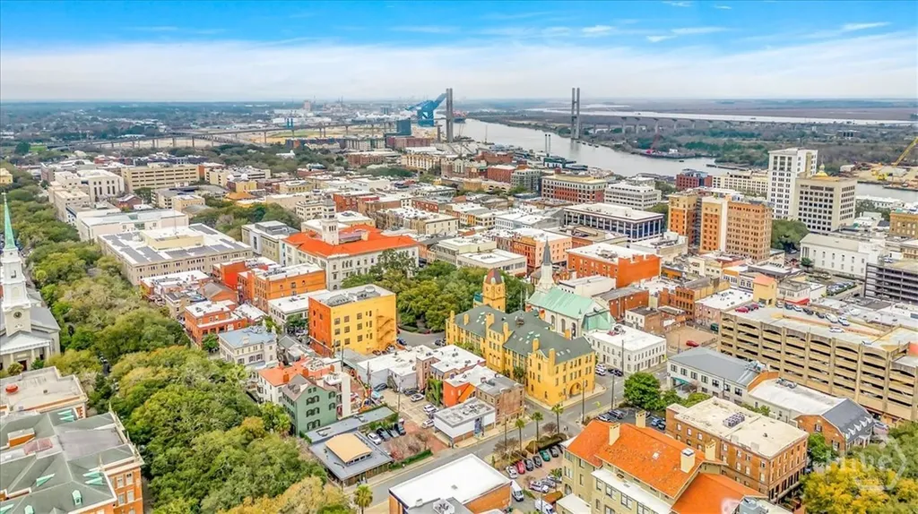 25 E York Savannah GA 31401