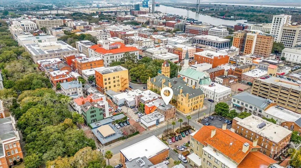 25 E York Savannah GA 31401