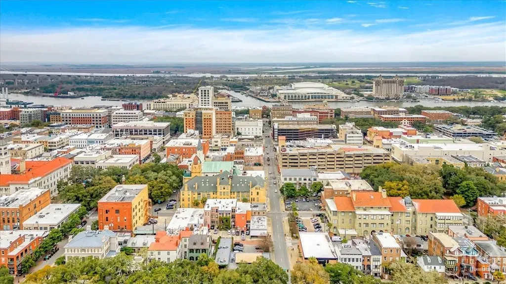 25 E York Savannah GA 31401
