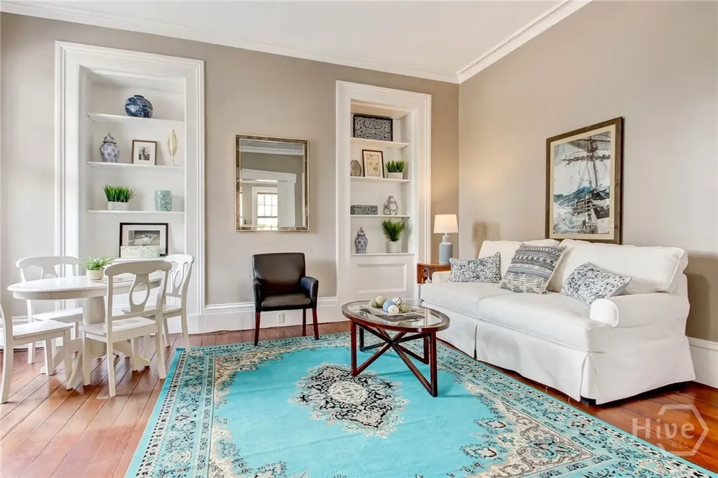 25 E York Savannah GA 31401