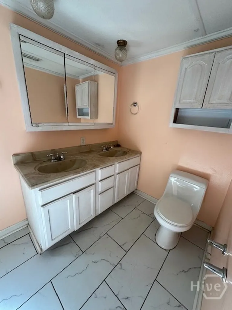136 Burton Road Savannah GA 31405