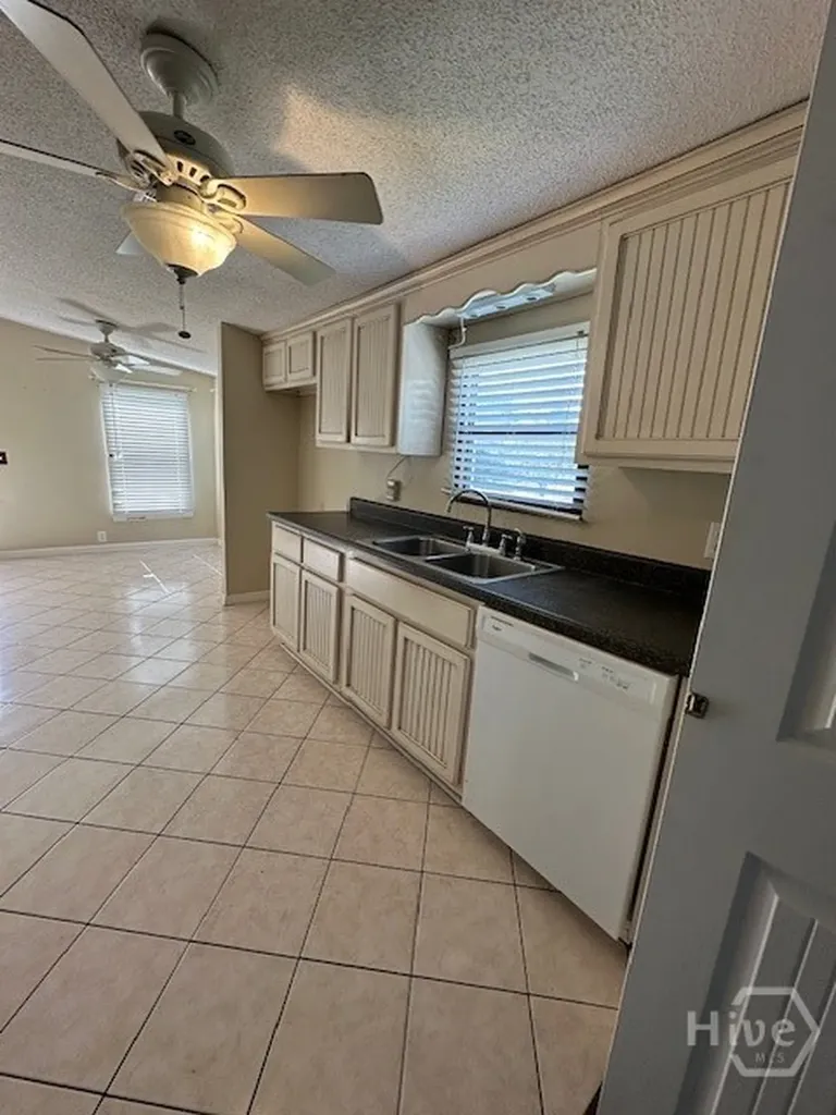 136 Burton Road Savannah GA 31405