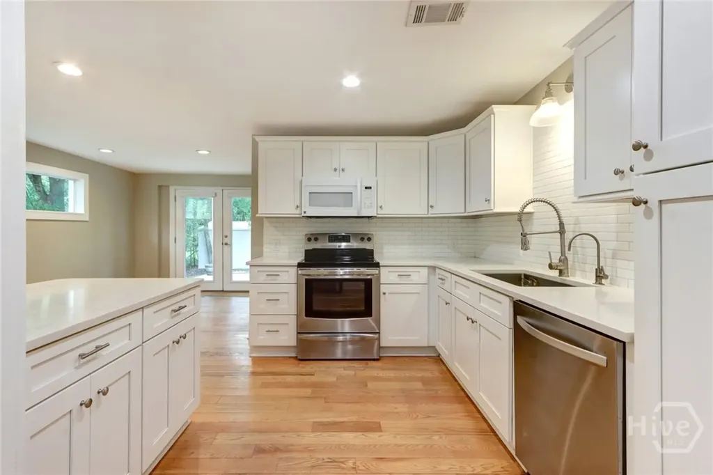 416 E 61st Street Savannah GA 31405