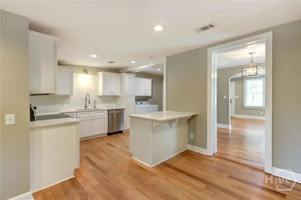 416 E 61st Street Savannah GA 31405