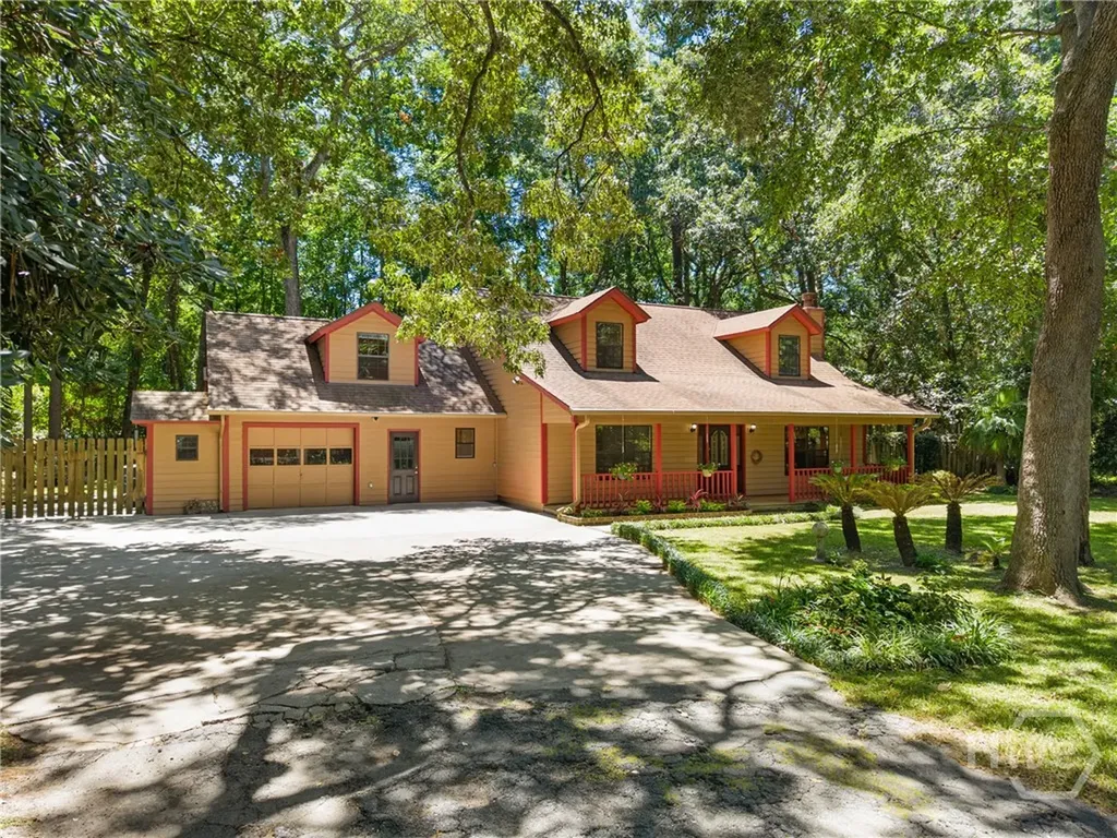9 W Coquena Circle Savannah GA 31410