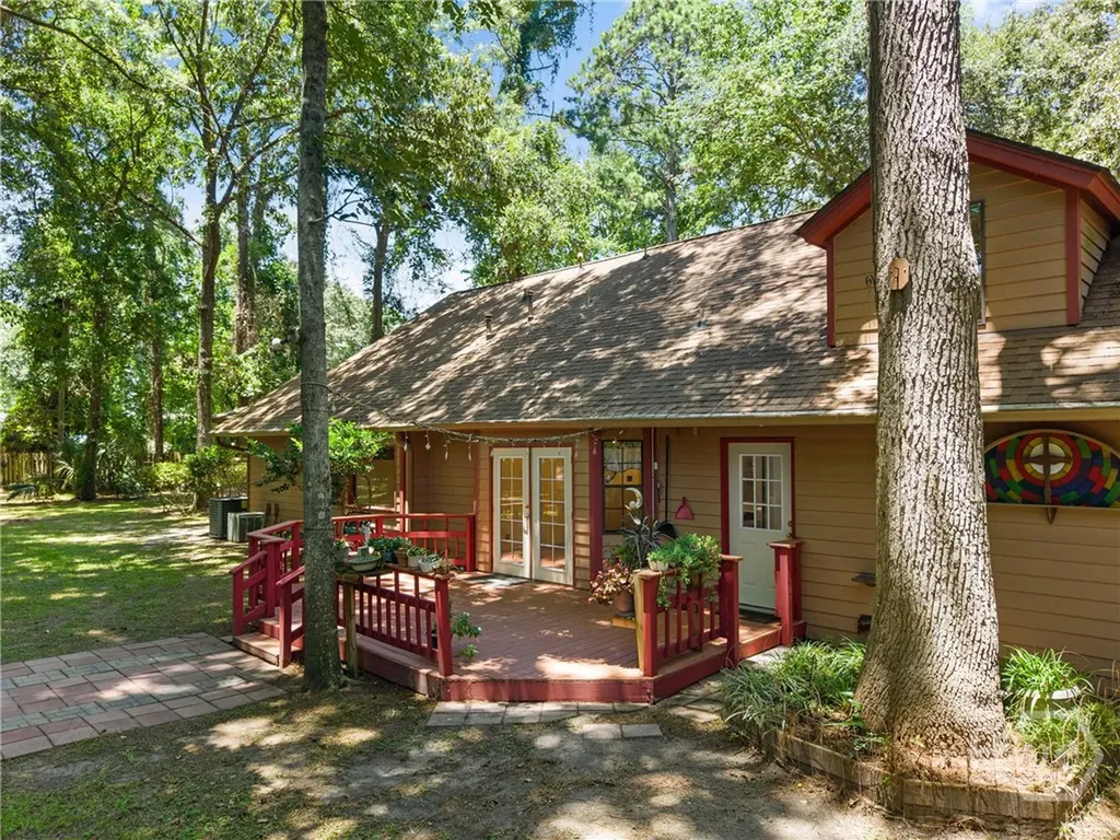 9 W Coquena Circle Savannah GA 31410