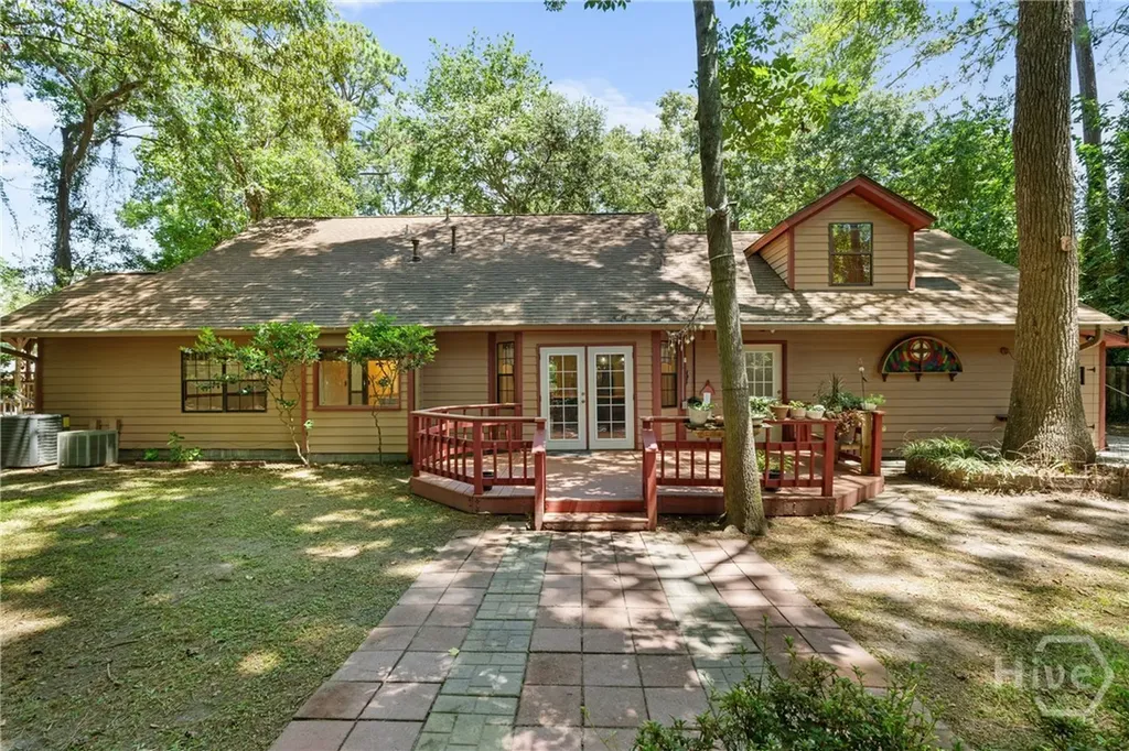 9 W Coquena Circle Savannah GA 31410