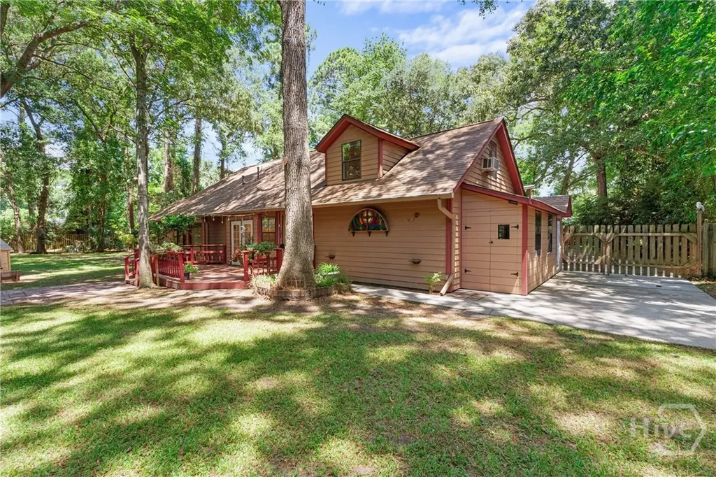 9 W Coquena Circle Savannah GA 31410