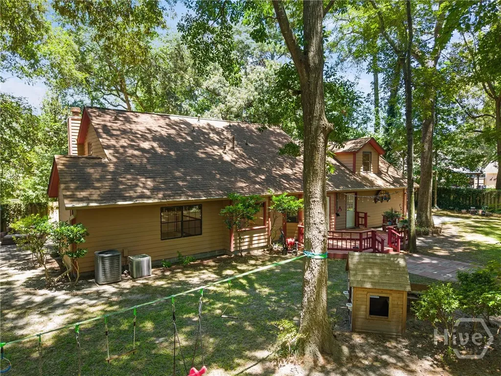9 W Coquena Circle Savannah GA 31410