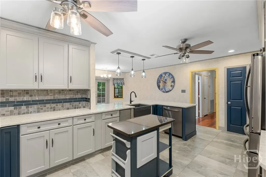 9 W Coquena Circle Savannah GA 31410