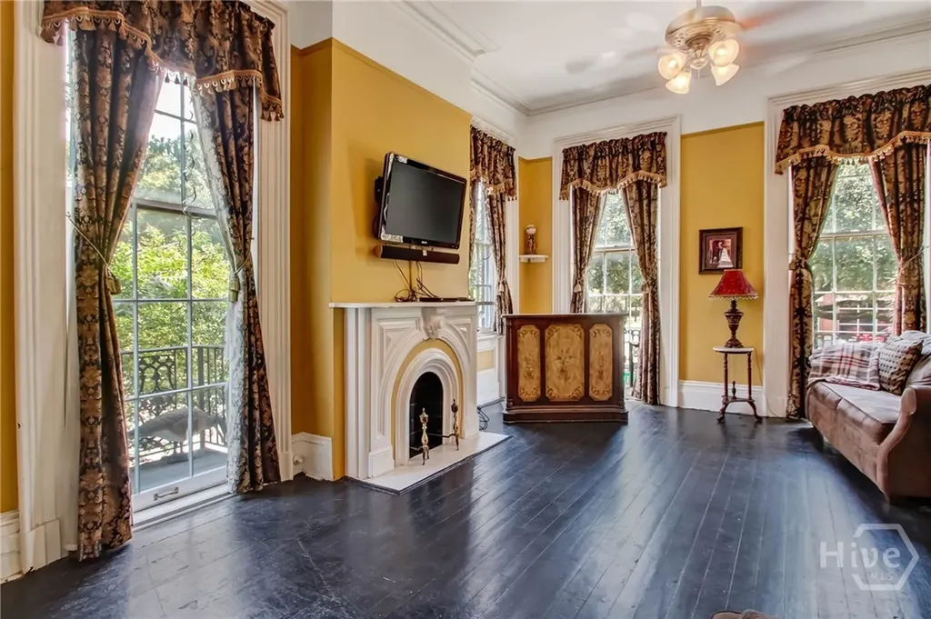 132 E Oglethorpe Avenue Savannah GA 31401