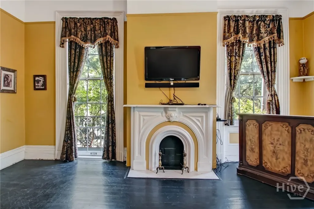 132 E Oglethorpe Avenue Savannah GA 31401