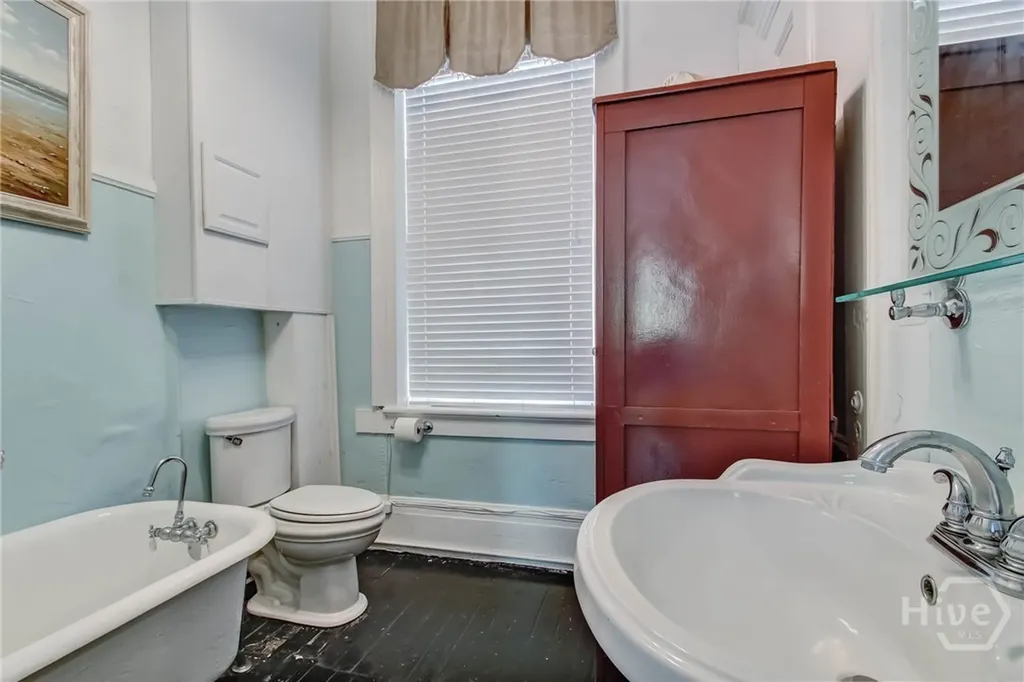 132 E Oglethorpe Avenue Savannah GA 31401