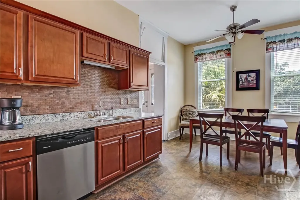 132 E Oglethorpe Avenue Savannah GA 31401