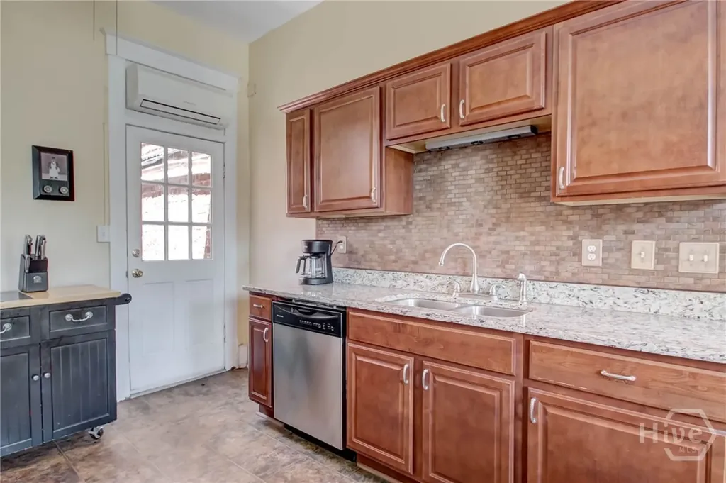 132 E Oglethorpe Avenue Savannah GA 31401