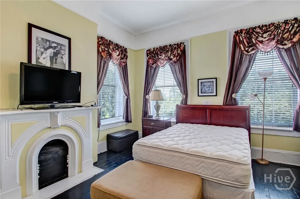 132 E Oglethorpe Avenue Savannah GA 31401