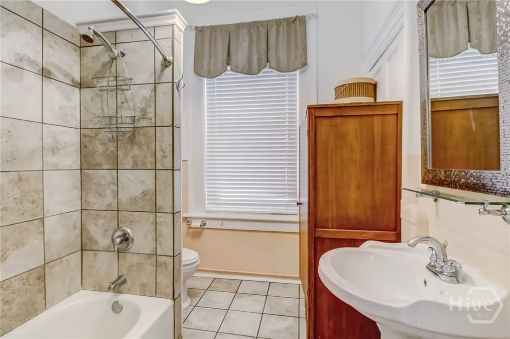 132 E Oglethorpe Avenue Savannah GA 31401