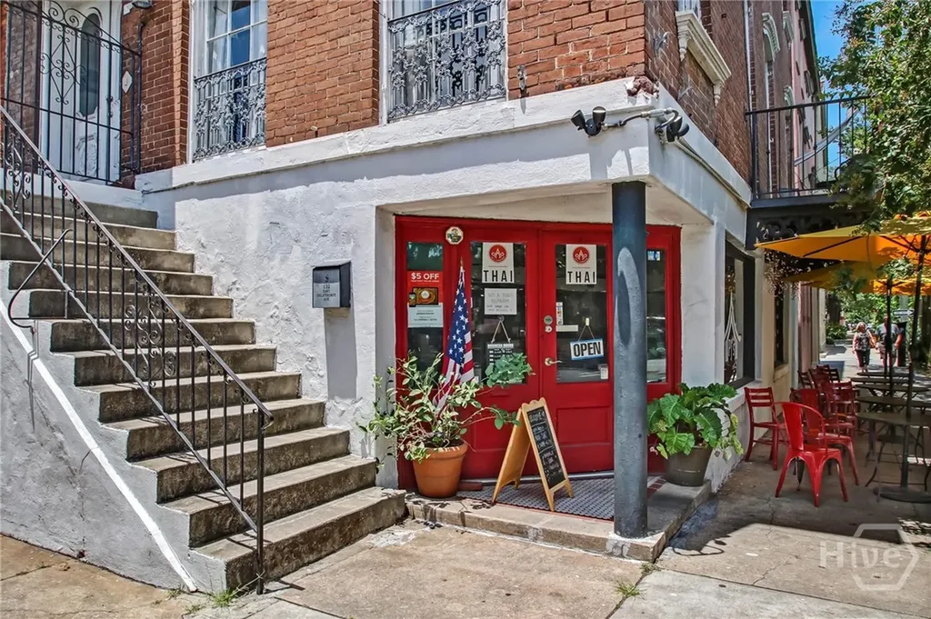 132 E Oglethorpe Avenue Savannah GA 31401