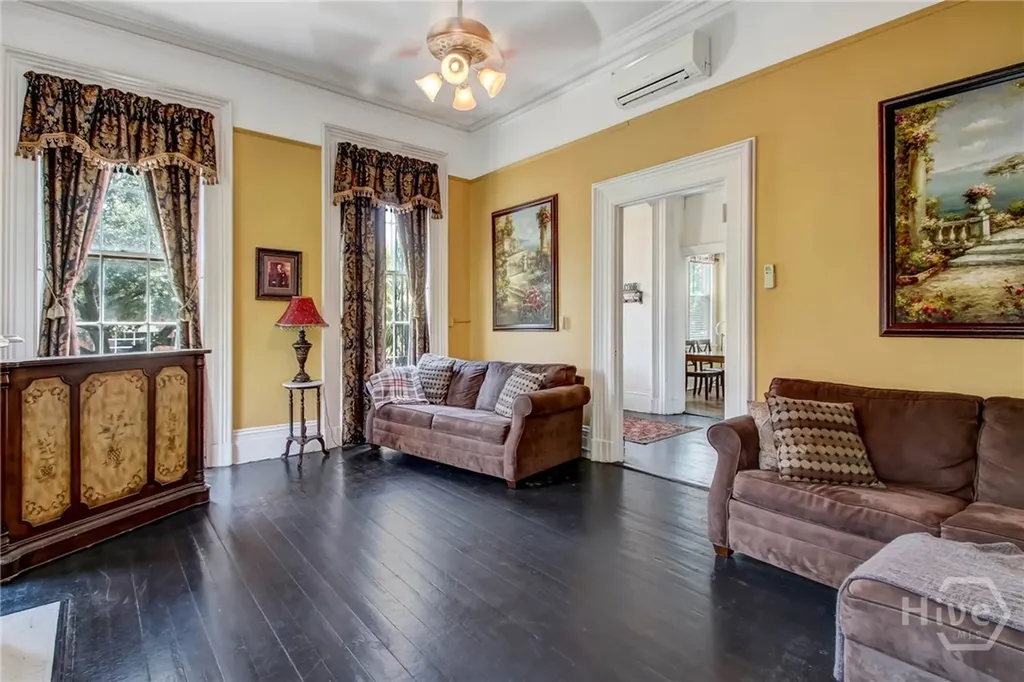 132 E Oglethorpe Avenue Savannah GA 31401