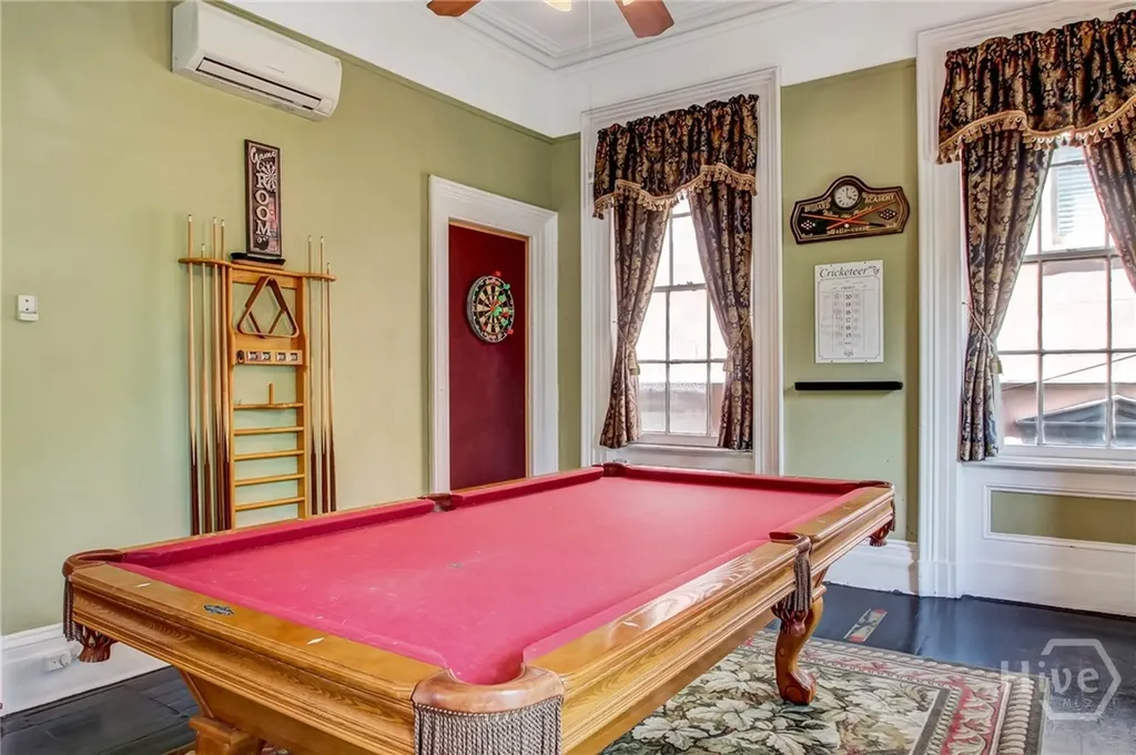 132 E Oglethorpe Avenue Savannah GA 31401