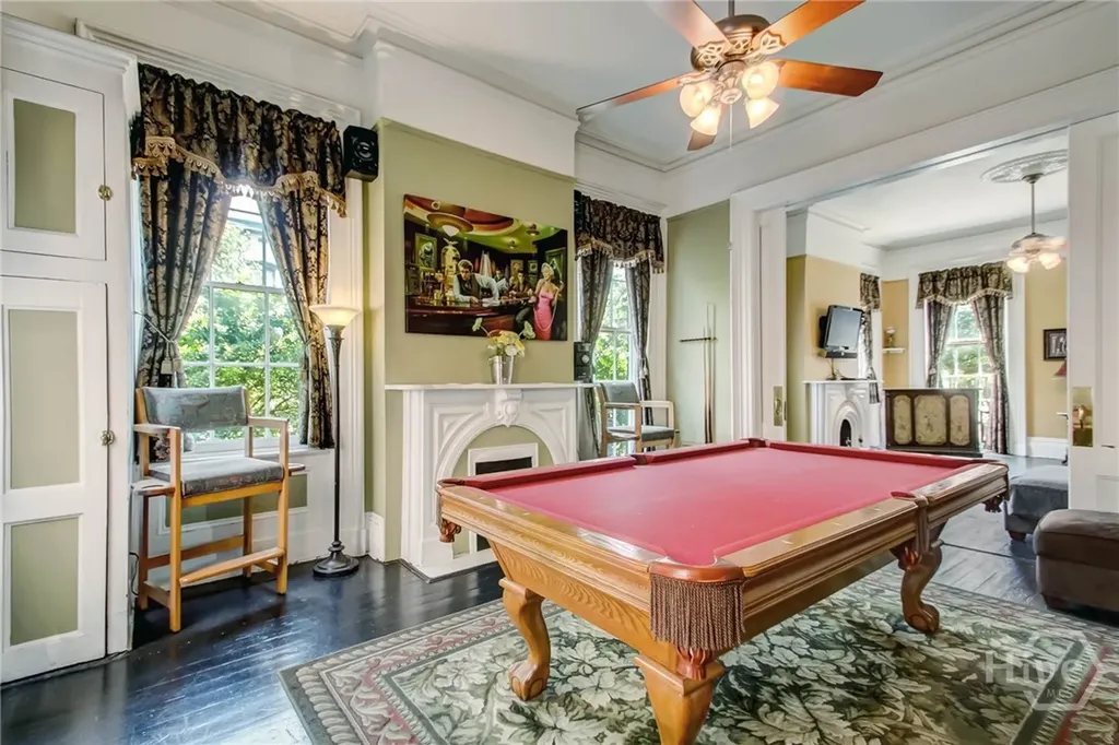 132 E Oglethorpe Avenue Savannah GA 31401