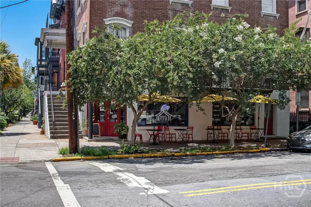 132 E Oglethorpe Avenue Savannah GA 31401